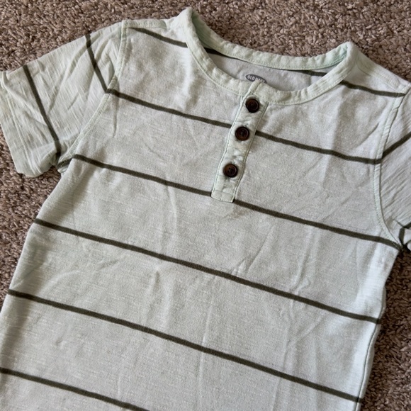 Old Navy toddler boy henley striped short sleeve t-shirt tee size 4T - Picture 2 of 7
